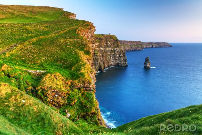 Fotobehang Cliffs of Moher in de schemering in Co Clare, Ierland