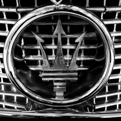 Fotobehang Close-up van de oude Maserati badge