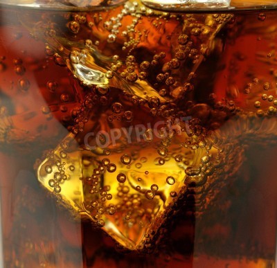 Fotobehang Close-up van ijsblokjes in drankje