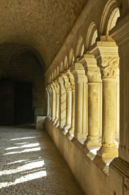Fotobehang Colonne di un vecchio monastero francese Al Tramonto