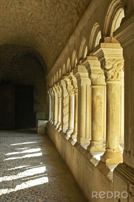 Fotobehang Colonne di un vecchio monastero francese Al Tramonto