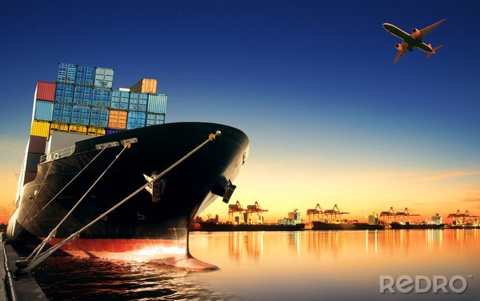 Fotobehang containerschip in import, export haven tegen Beautiful Morning l