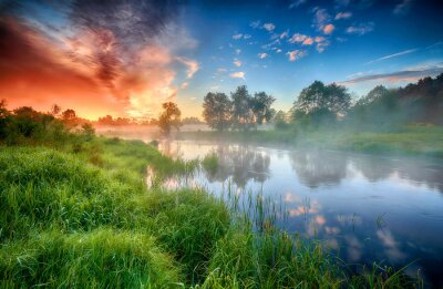 Fotobehang De adembenemende lucht boven de vallei en de rivier