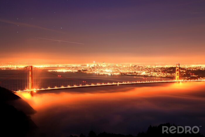 Fotobehang De beroemde brug in de mist
