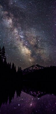 Fotobehang De Melkweg boven de bergen