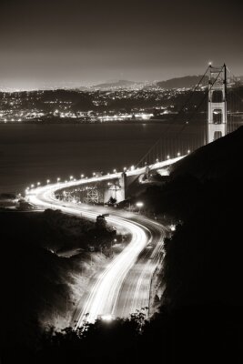 De straat die naar de Golden Gate Bridge leidt