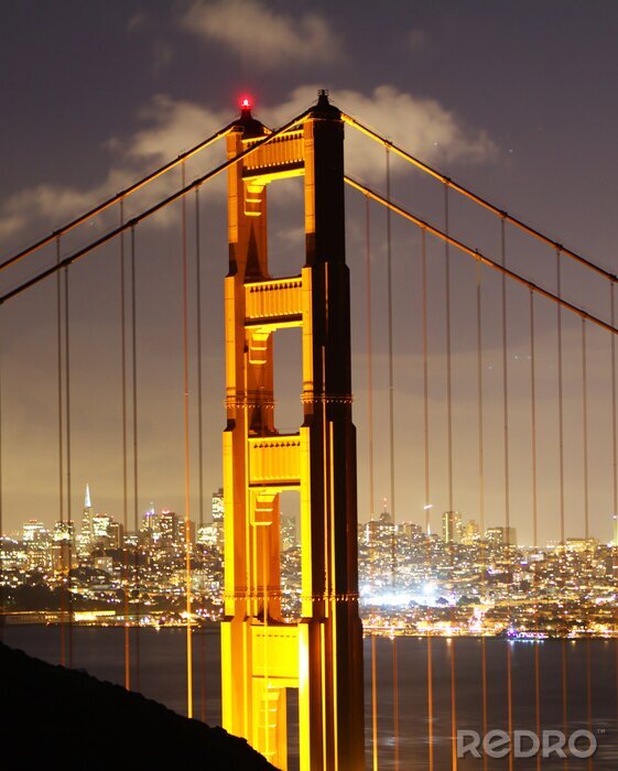 Fotobehang De verlichte Golden Gate Bridge