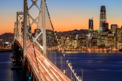 De verlichte Golden Gate Bridge in San Francisco