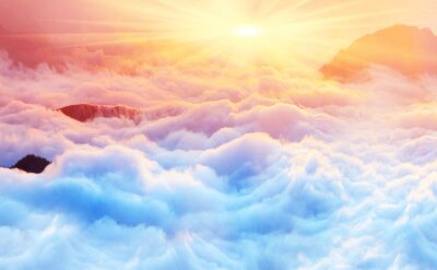 Fotobehang De zon boven de zee van wolken