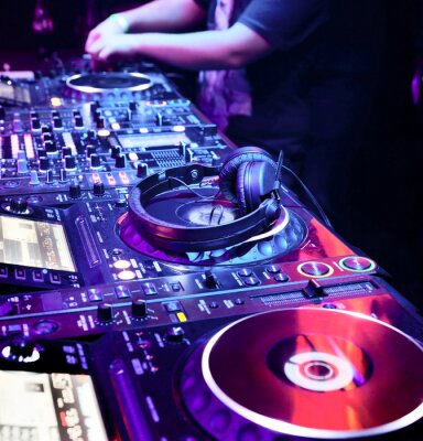 Fotobehang DJ tafel en luide muziek