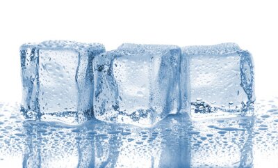 Fotobehang Drie smeltende ijsblokjes