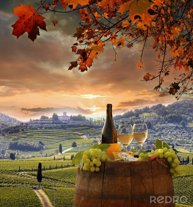 Fotobehang Druiven op een achtergrond van wijngaardvelden