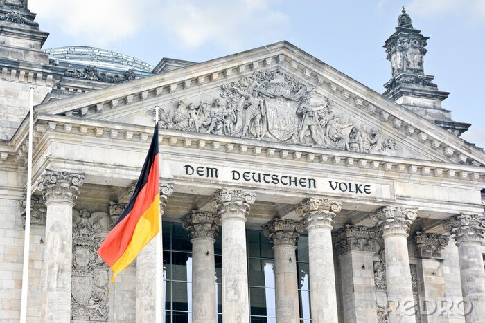 Fotobehang Duitse vlag op de architecturale achtergrond