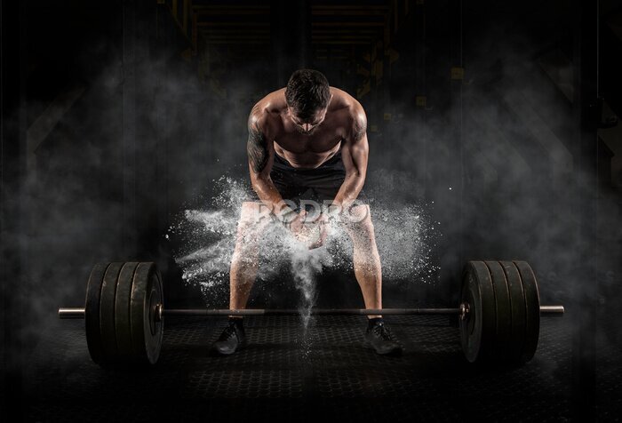Fotobehang Een man bereidt zich voor om te gaan sporten in de sportschool