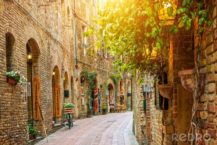 Fotobehang Een straat in de oude stad van Toscane