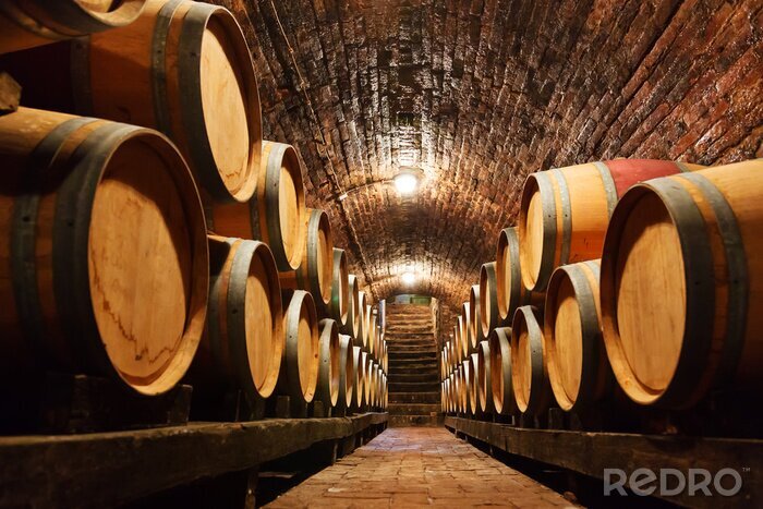 Fotobehang Eiken vaten in een ondergrondse wijnkelder