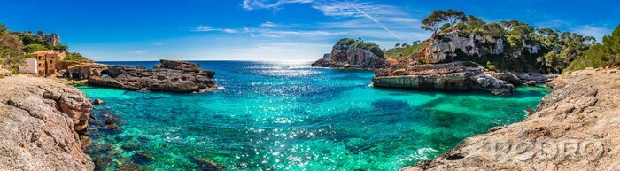 Fotobehang Eiland landschap, zeegezicht Spanje Mallorca, strandbaai Cala s'Almunia, prachtige kust Middellandse Zee