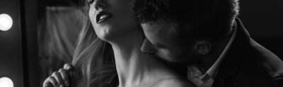 Fotobehang Erotische kus in de nek