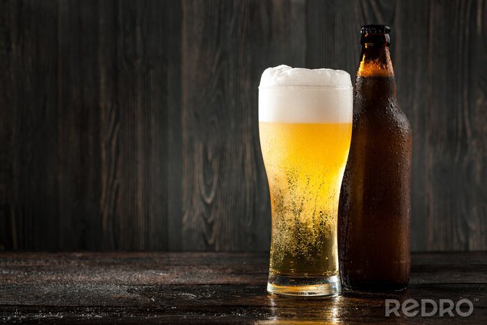 Fotobehang Flesje bier en gevuld glas