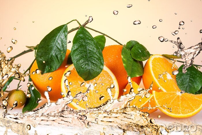 Fotobehang Fruit sinaasappels in water
