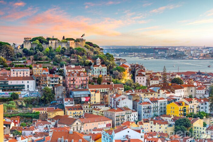Fotobehang Gebouwen en kasteel in Lissabon