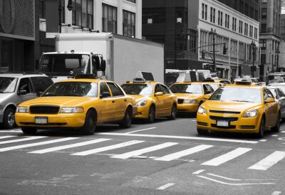 Fotobehang Gele taxi's op monochrome achtergrond