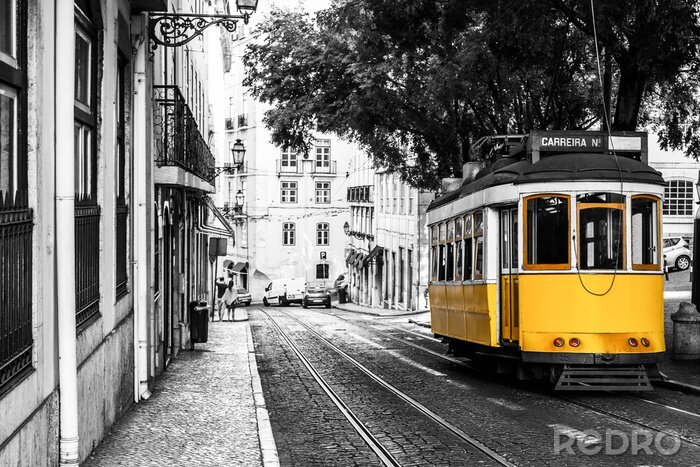 Fotobehang Gele tram uit Lissabon
