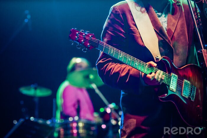 Fotobehang gitarist op het podium - zomers muziekfestival