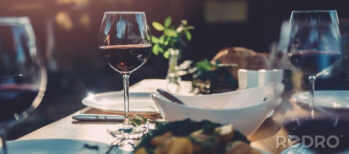 Fotobehang Glas wijn en eten
