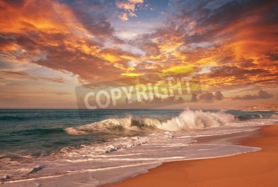 Fotobehang Golven op de zee en zonsopgang