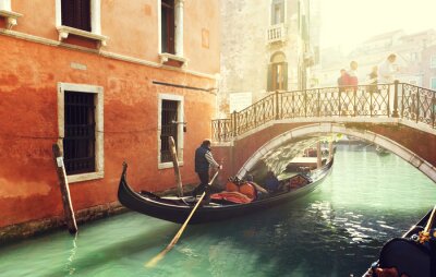 Fotobehang Gondel op kanaal in Venetië, Italië