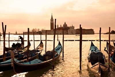 Fotobehang Gondels in de Venetiaanse haven