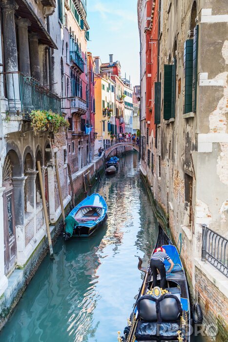 Fotobehang Gondels in één klein kanaal