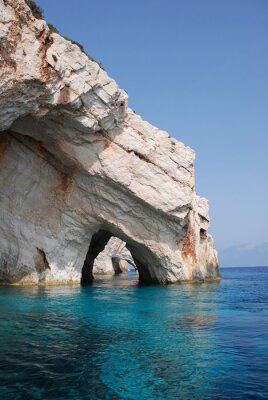 Griekse rotsen in het water