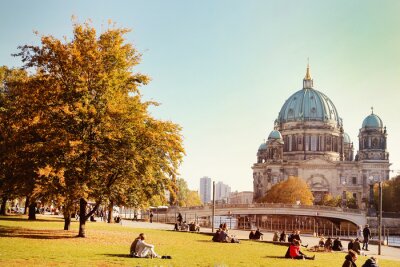 Fotobehang Groen herfstpark in Berlijn