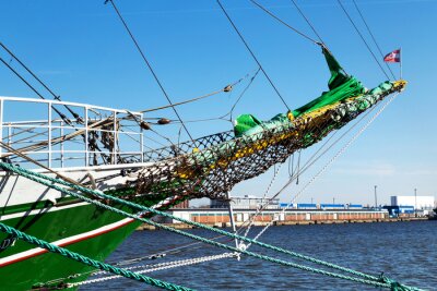 Fotobehang Groen zeilschip bij een pier