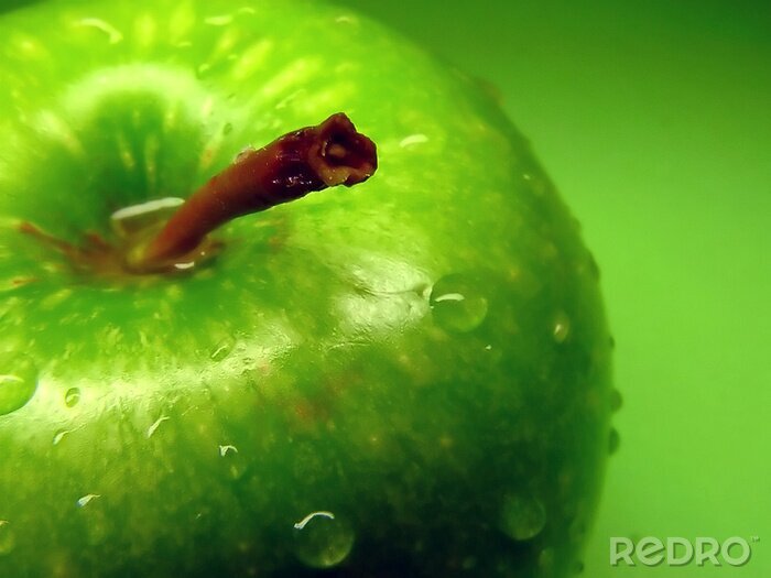 Fotobehang Groene appel met waterdruppels