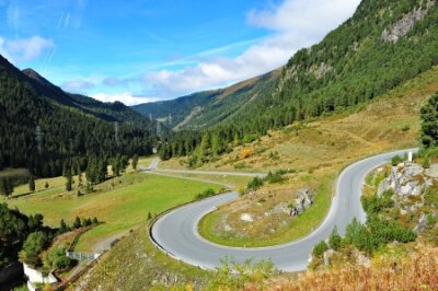 Fotobehang Hairpin turn with scenic mountain landscape in Kuhtai, Austia