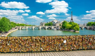 Fotobehang Hangsloten aan de brug in Parijs