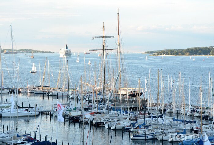 Fotobehang Haven met zeilboten en uitzicht op de oceaan