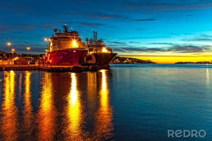 Fotobehang Haven van Stavanger in de avond, Noorwegen.
