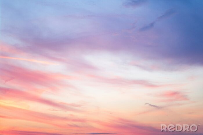 Fotobehang Hemel in de roze en blauwe kleuren. effect van licht pastel gekleurd van zonsondergang wolken wolk op de zonsondergang hemelachtergrond met een pastel kleur