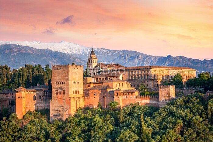 Fotobehang Het Alhambra met de bergen op de achtergrond