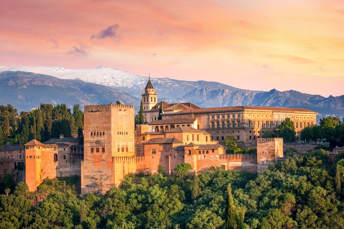 Fotobehang Het Alhambra met de bergen op de achtergrond