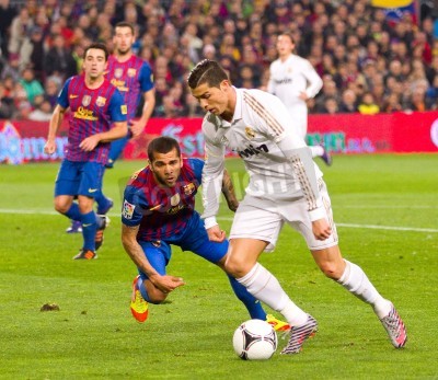 Fotobehang Het gevecht om de bal op het sportveld