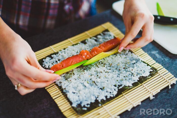 Fotobehang het maken van sushi