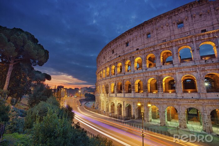 Fotobehang Het sfeervolle Colosseum in Rome bij nacht