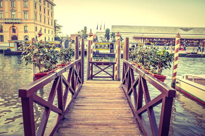 Fotobehang Houten aanmeerbrug
