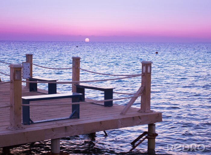 Fotobehang Houten pier bij zonsondergang