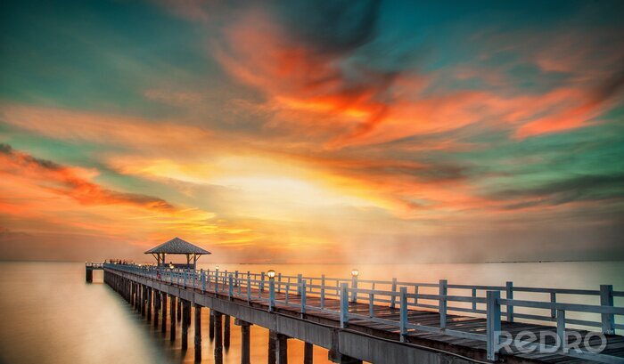Fotobehang Houten pier in mist
